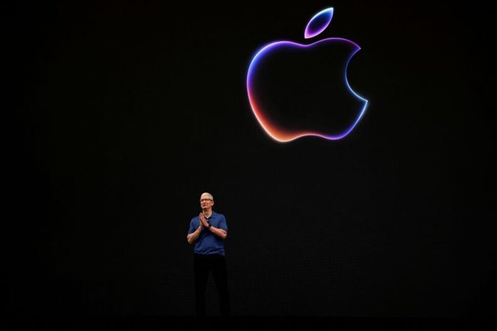 apple-extends-rally-with-a-record-breaking-stock-market-value