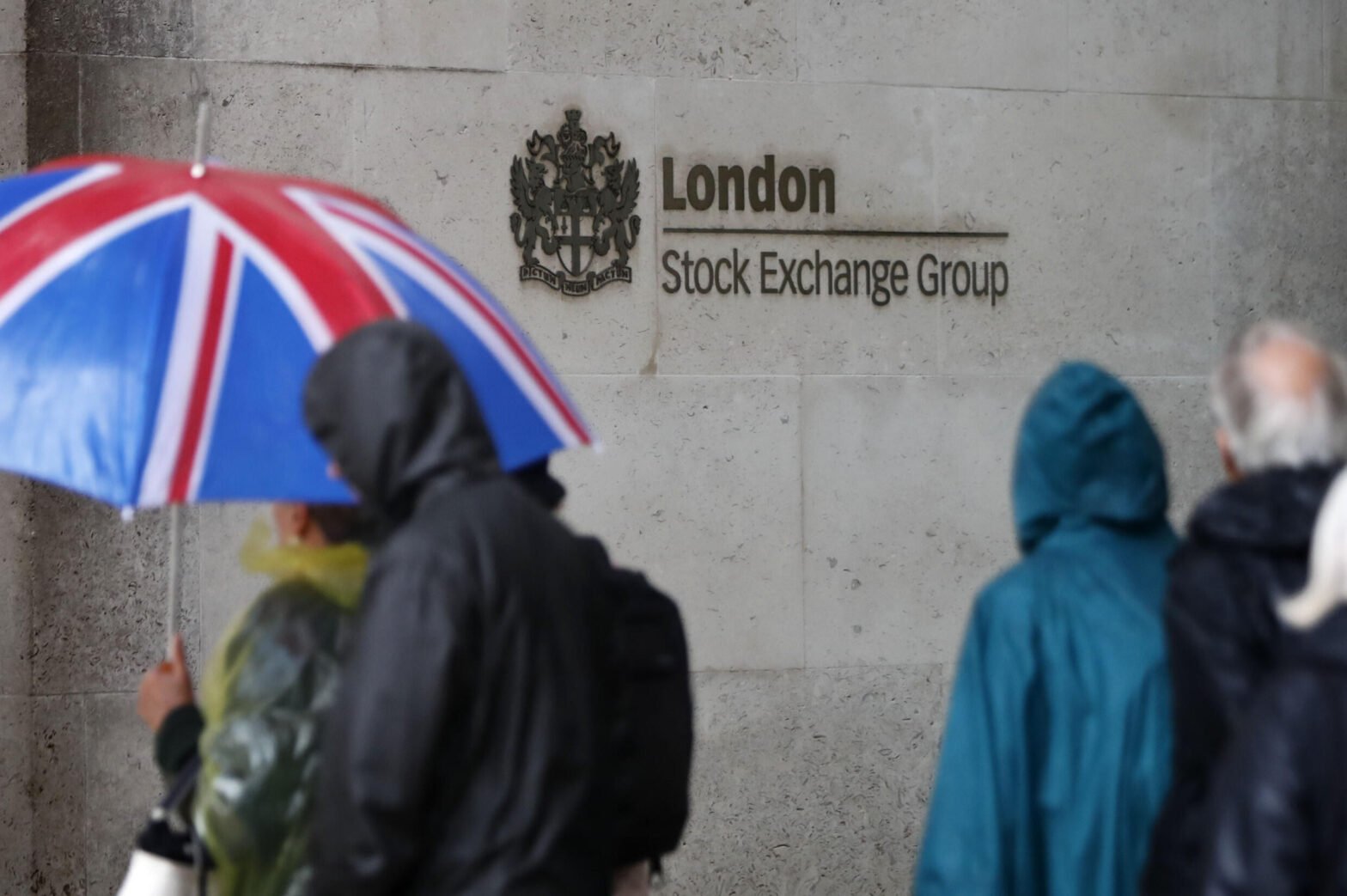 london-regains-stock-market-crown-as-turmoil-hits-paris