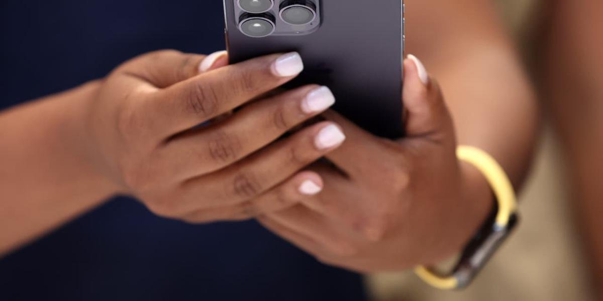 apple-stock-falls-despite-new-price-target-it’s-among-the-highest-on-wall-street.