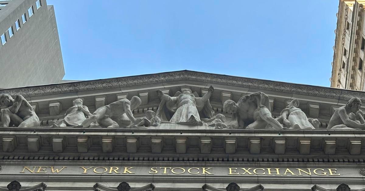 stock-market-today:-nvidia-climbs-to-wall-street’s-mountaintop-as-stocks-broadly-drift