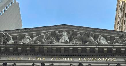 stock-market-today:-nvidia-climbs-to-wall-street’s-mountaintop-as-indexes-edge-up-to-more-records