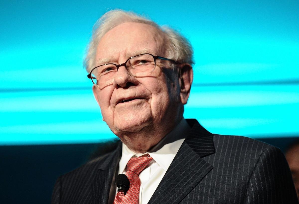 warren-buffett-has-been-on-a-9-day-buying-tear-with-oil-stock-occidental,-and-it-could-shed-insight-into-berkshire-hathaway’s-bigger-strategy,-analyst-says
