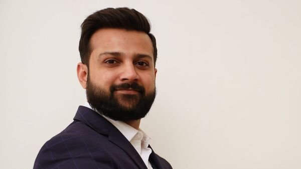 top-stock-recommendations:-osho-krishan-of-angel-one-suggests-buying-sundaram-finance,-and-persistent-systems-today