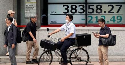 stock-market-today:-stocks-ease-back-from-records-on-wall-street-in-mixed-trading.