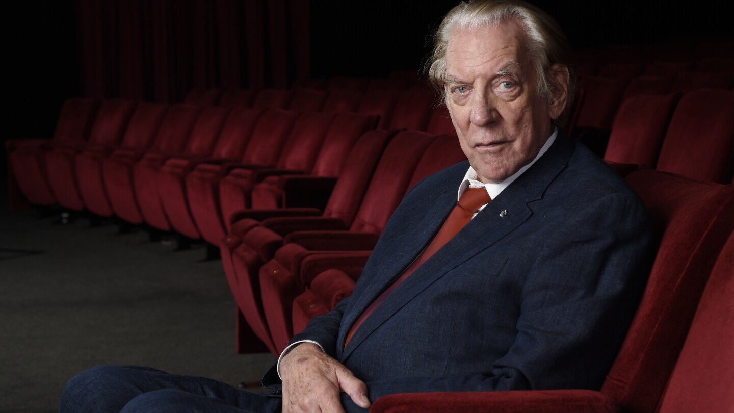 donald-sutherland,-the-towering-actor-whose-career-spanned-‘mash.’-to-‘hunger-games,’-dies-at-88
