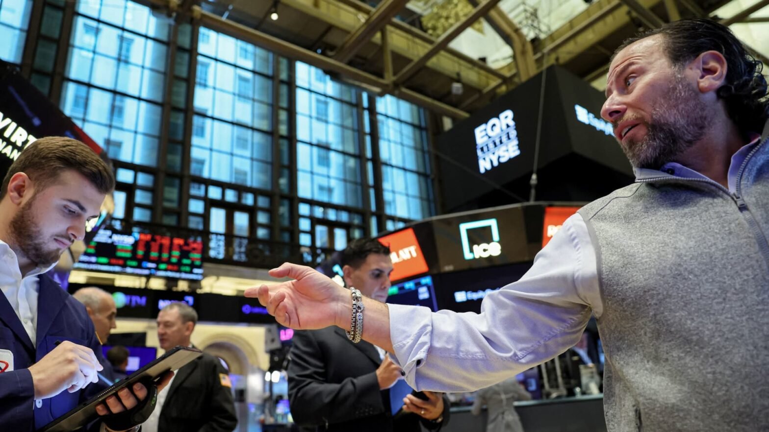 monday’s-analyst-calls:-micron-a-top-pick,-goldman-says-buy-ibm-shares