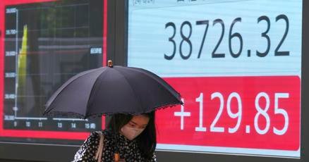 stock-market-today:-wall-street-drifts-near-records-as-nvidia-slides-again