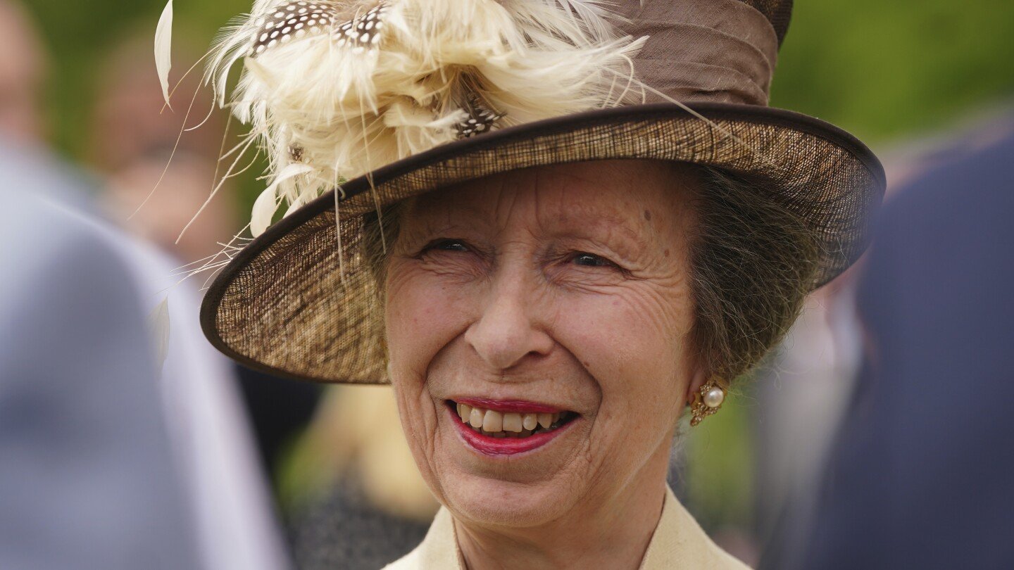 princess-anne-sustains-minor-injuries-and-concussion-in-an-‘incident,’-buckingham-palace-says