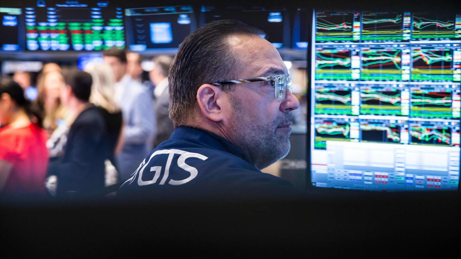 an-s&p-500-10%-correction-is-likely-this-summer,-says-piper-sandler