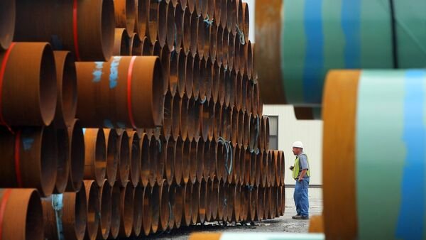 ratnaveer-precision-engineering-surges-32%-in-8-sessions;-should-you-invest-in-the-small-cap-stock-now?