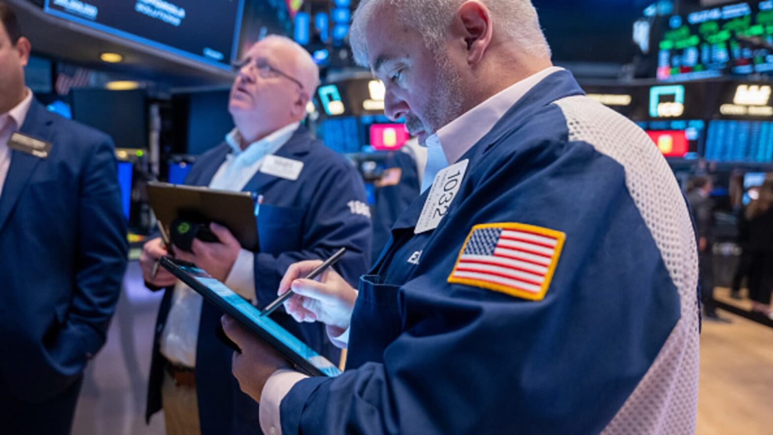 thursday’s-analyst-calls:-micron-earnings-reaction,-oil-giant-gets-an-upgrade