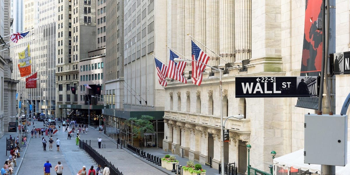 stock-market-today:-us-edge-higher-amid-mixed-earnings-and-ahead-of-pce-inflation-data