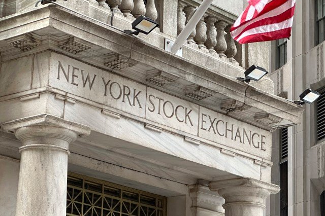 stock-market-today:-wall-street-barely-budges-ahead-of-inflation-report