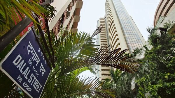 The Bombay Stock Exchange (BSE), right, stands on Dalal street in Mumbai, India, on Tuesday, June 18, 2013. Indian stocks declined as the rupee weakened the most in a week before the U.S. Federal Open Market Committee begins a two-day meeting today. Photographer: Adeel Halim/Bloomberg