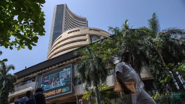 Stock market today: Nifty 50, Sensex open weak dragged by bank, metal stocks (Photo: Bloomberg)