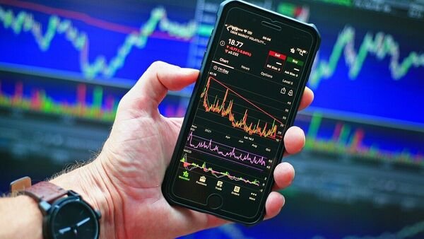 Stocks to buy: Analysts recommended four stocks to buy - CE Info Systems, LIC Housing Finance, Ethos and NLC India. (Image: Pixabay)