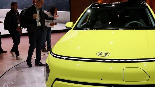 A Hyundai Kona Electric. Shares of Hyundai Motor in Seoul rose as much as 6.3% to 285,000 won ($206.03) Monday on expectations that its valuations would be boosted, after Hyundai Motor India filed a preliminary prospectus to stock market regulators over the weekend PHOTO: ANDREW KELLY/REUTERS