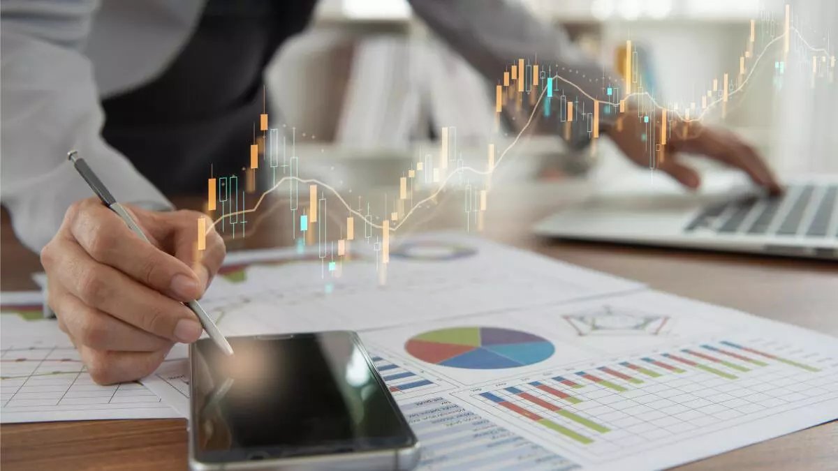 stock-market-live-updates-01-july-2024:-stock-market-live-updates:-today’s-stock-recommendation:-bombay-dyeing-&-manufacturing-company-(₹211.05):-buy