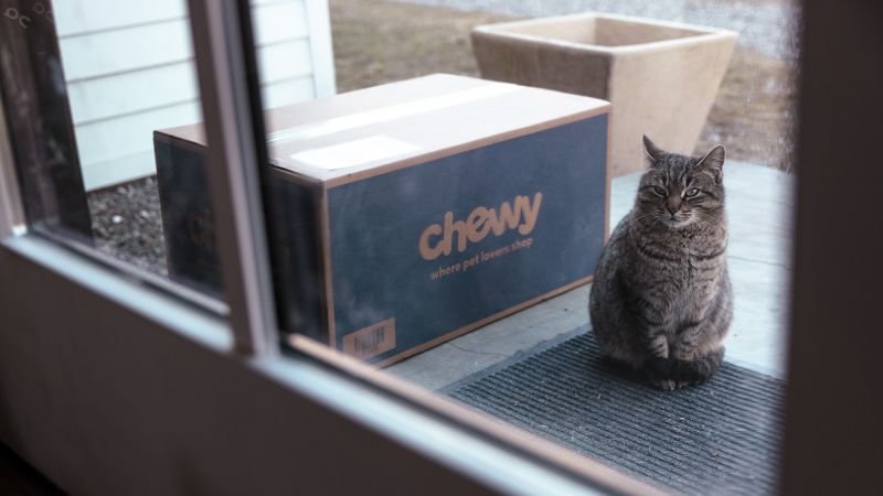 chewy-shares-fall-after-surging-on-revelation-of-‘roaring-kitty’-meme-trader’s-6.6%-stake