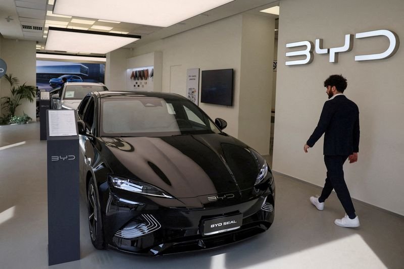 china’s-byd-posts-21%-jump-in-quarterly-ev-sales,-closes-gap-with-tesla