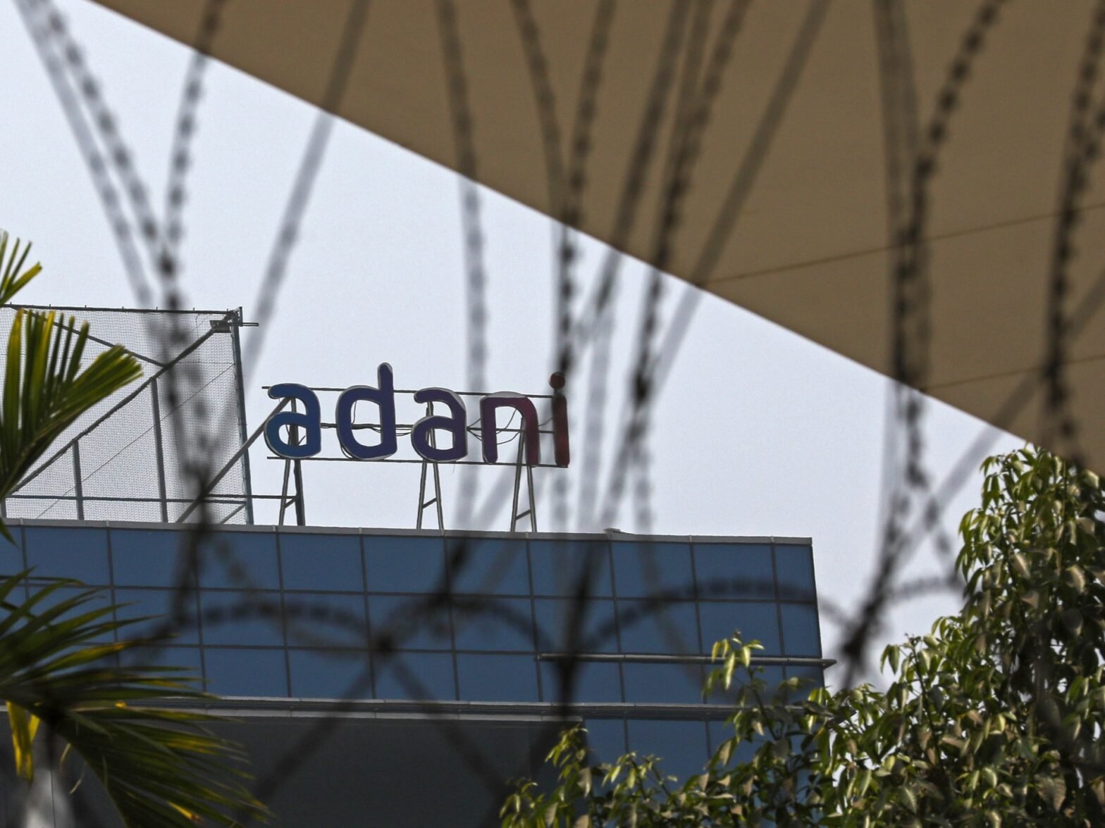 new-twist-in-clash-between-us-short-seller-hindenburg-and-india’s-adani