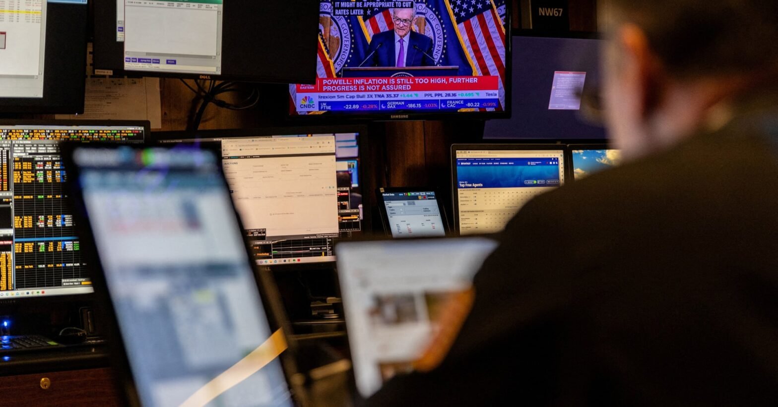 futures-inch-up-in-anticipation-of-economic-data,-fed-meeting-minutes