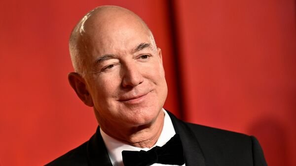 amazon-hits-lifetime-high,-stock-up-32%-ytd-as-jeff-bezoz-plans-to-offload-$5-billion-worth-of-shares