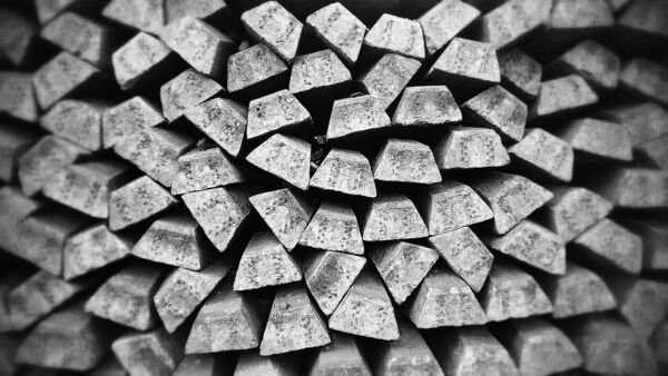 silver-prices-hit-3-week-high-on-optimism-over-fed-rate-cut,-up-6%-in-july