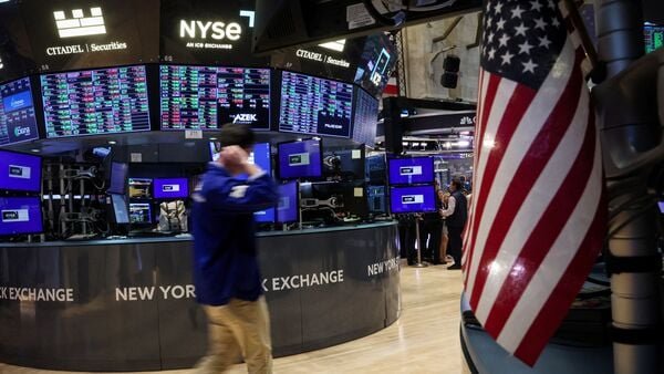 wall-street-today:-us-stocks-mixed-after-weak-jobs-data