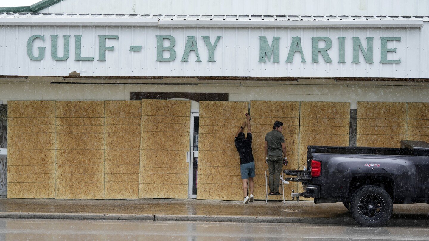 beryl-regains-hurricane-strength-as-it-bears-down-on-southern-texas