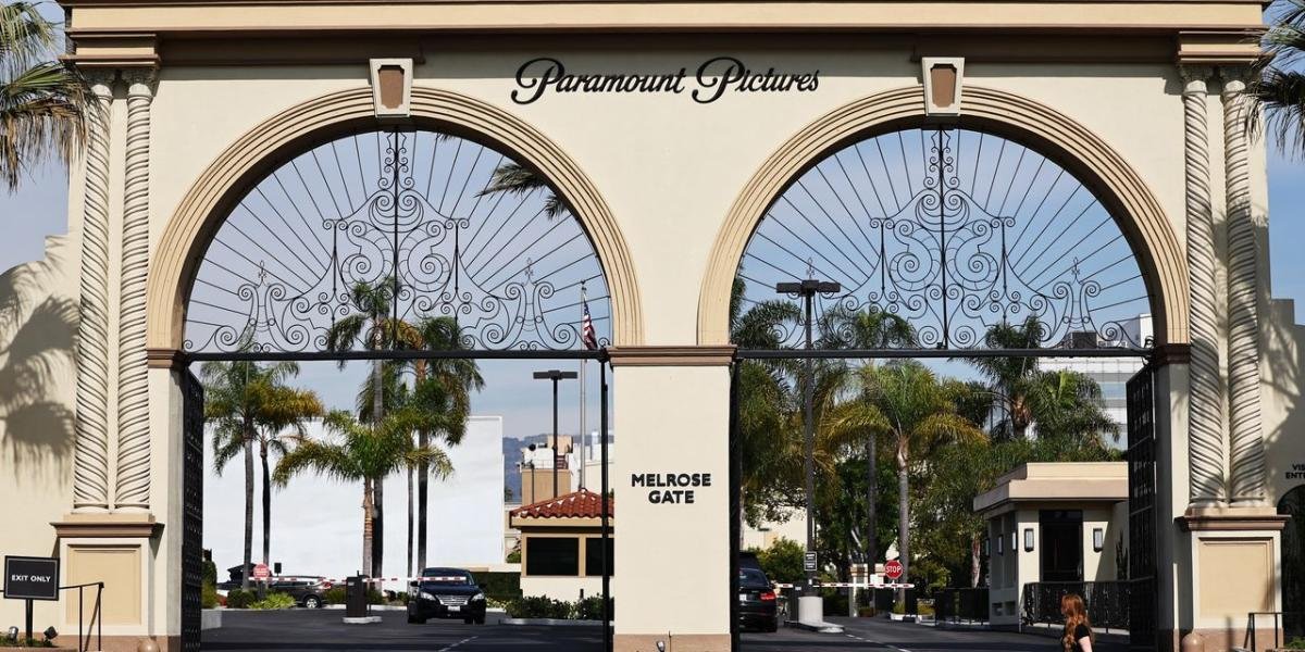 stocks-to-watch-monday:-boeing,-paramount,-intel,-corning