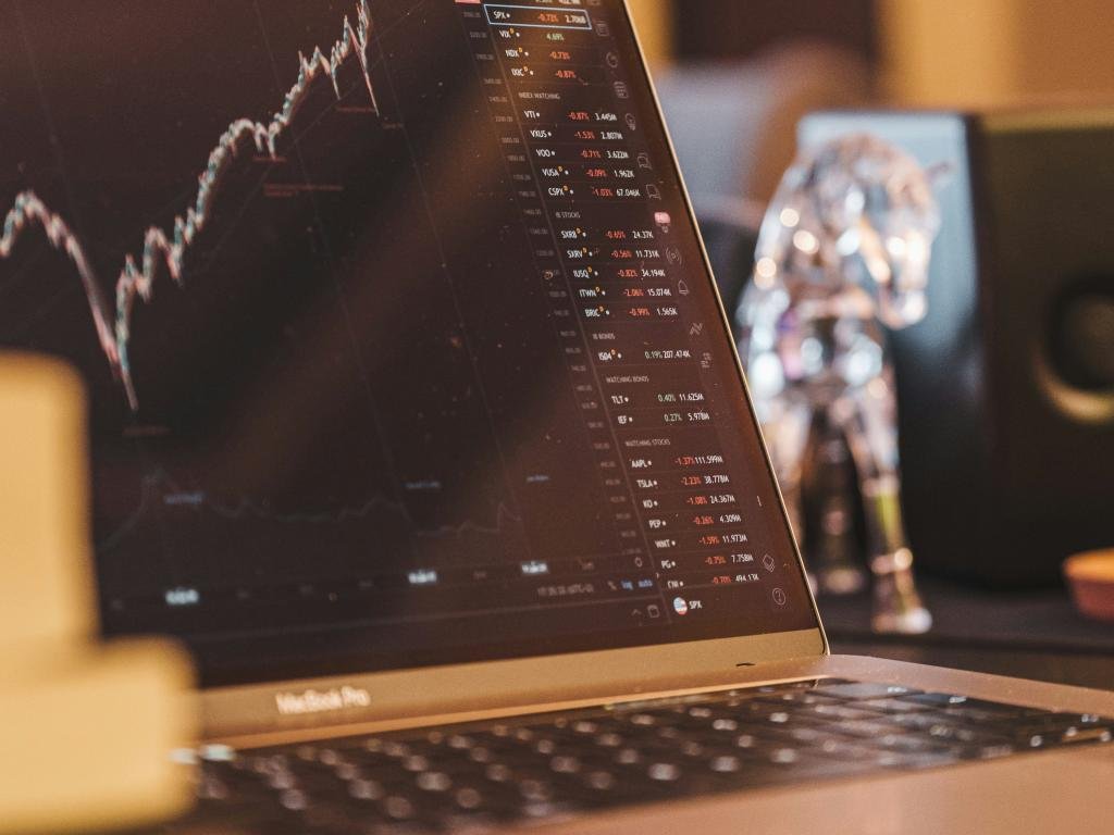 is-the-options-market-predicting-a-spike-in-consolidated-edison-stock?