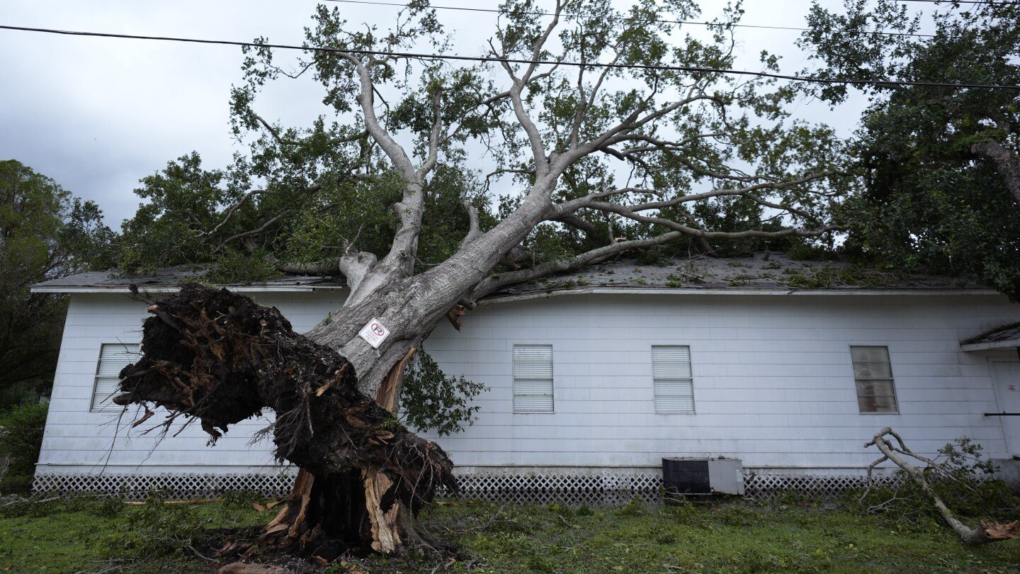some-power-restored-in-houston-after-hurricane-beryl,-while-storm-spawns-tornadoes-as-it-moves-east