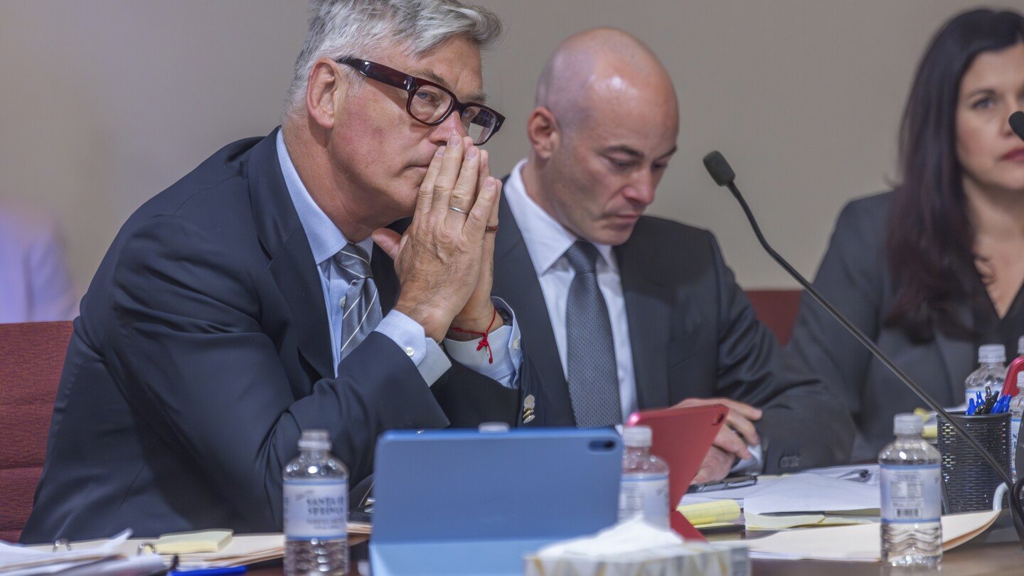 alec-baldwin’s-involuntary-manslaughter-trial-begins-with-jury-selection