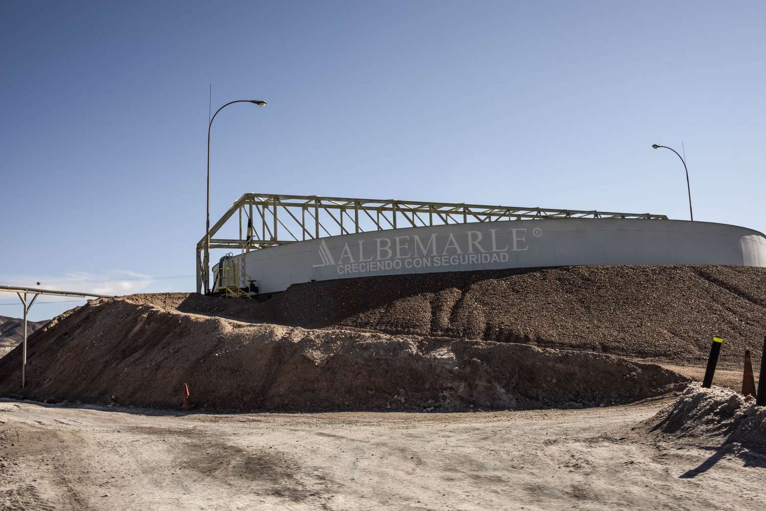 why-albemarle’s-stock-price-tumbled-to-its-lowest-level-since-2020