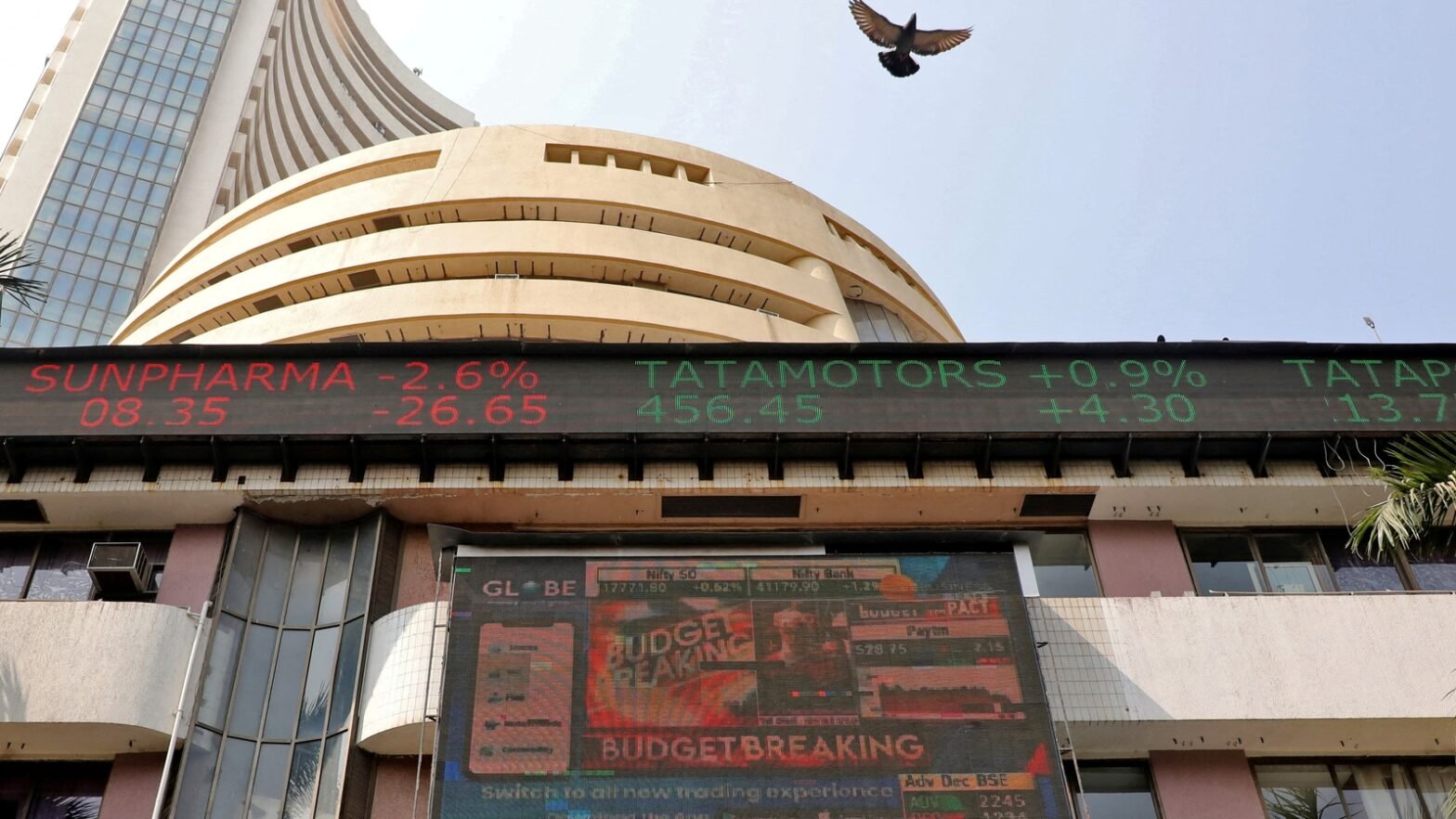 stock-market’s-sharp-plunge-today:-sensex-falls-600-points,-nifty-below-24,250
