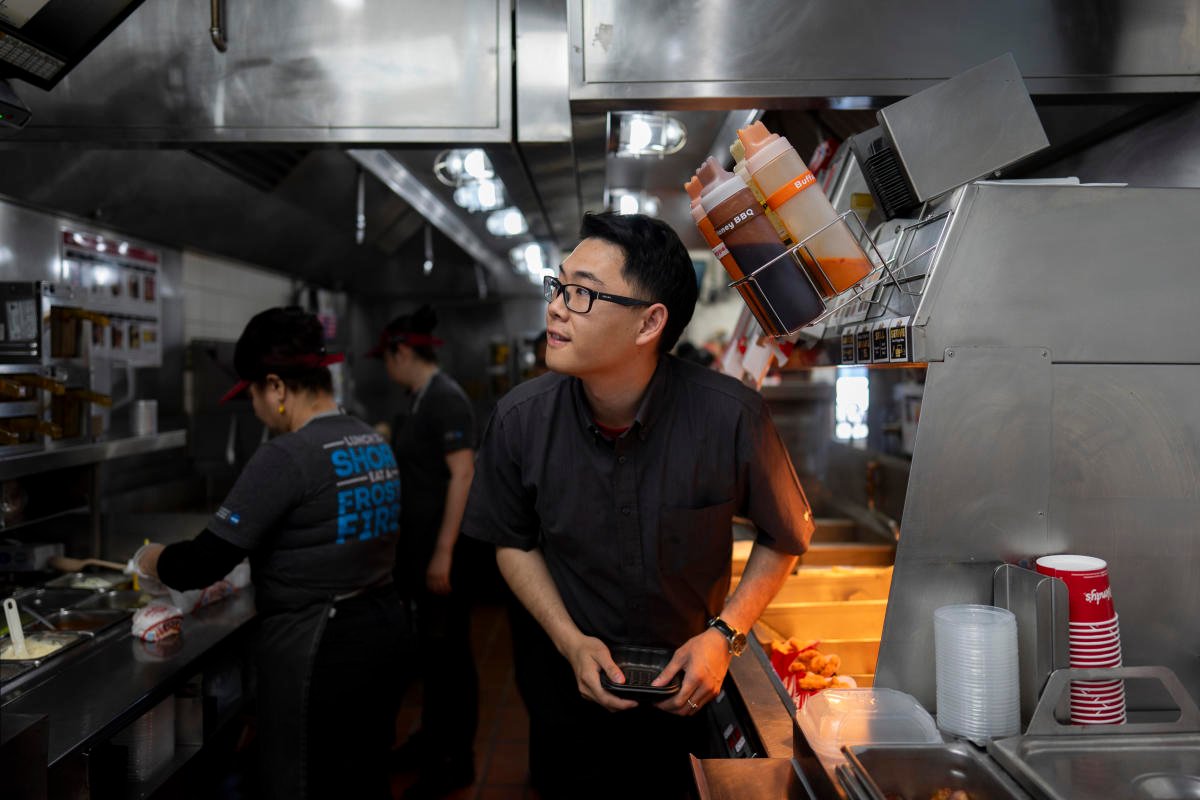 california-fast-food-workers-now-earn-$20-per-hour-franchisees-are-responding-by-cutting-hours.