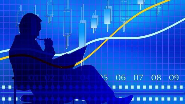 icici-bank-share-price-outperforms-sensex-in-the-last-1-year.-is-there-more-steam-left?