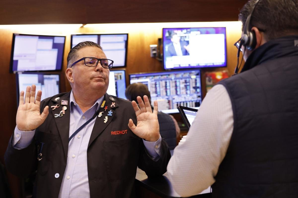 the-us-just-got-its-best-inflation-report-in-over-3-years,-but-stocks-are-still-down.-here’s-why