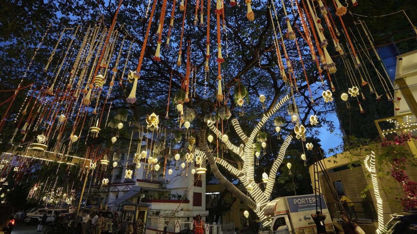 the-son-of-asia’s-richest-man-is-set-to-marry-in-one-of-india’s-most-extravagant-weddings