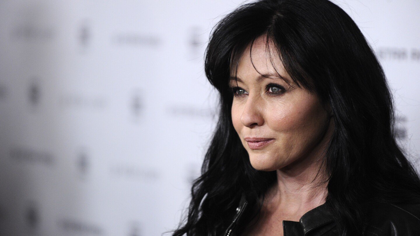 shannen-doherty,-‘beverly-hills,-90210’-star,-dies-at-53