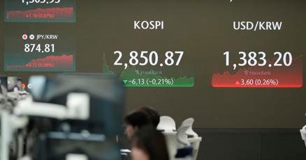 stock-market-today:-asian-shares-are-mixed-as-china-reports-its-economy-grew-4.7%-in-last-quarter