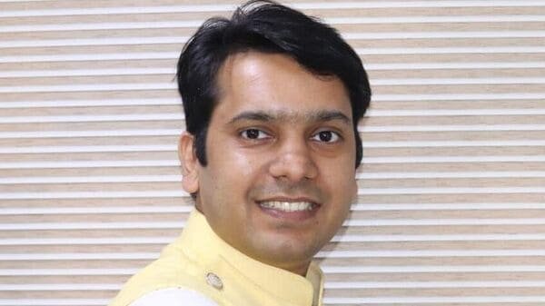 stocks-to-buy-or-sell:-ifci-to-railtel-—-sumeet-bagadia-recommends-these-five-breakout-stocks-today