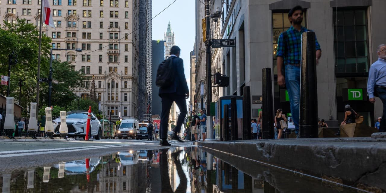 stock-market-today:-dow-futures-climb-nearly-200-points-with-politics-in-focus