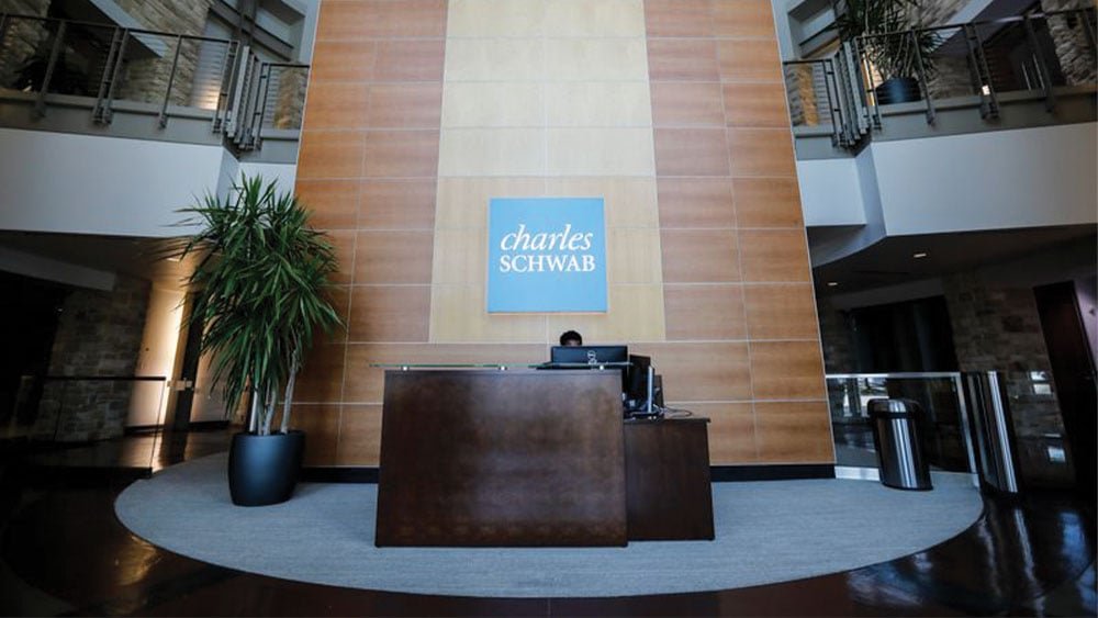 charles-schwab-shocks-wall-street-with-interest-revenue-falling-6%;-client-assets-hit-$9.4-trillion