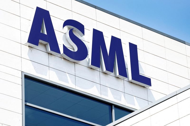 asml-posts-q2-earnings-ahead-of-forecasts;-bookings-rise