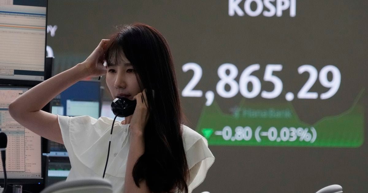 stock-market-today:-asian-stocks-slip,-while-australian-index-tracks-wall-st-rally-to-hit-record