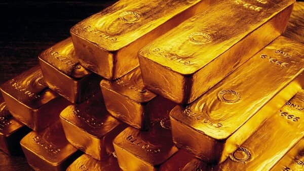 gold-price-today:-yellow-metal-surges-to-new-all-time-high-on-fed-rate-cut-expectations;-silver-falls-1.2%