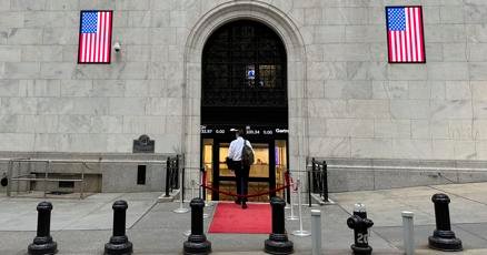 stock-market-today:-trade-worries-hit-technology-stocks,-pulling-wall-street-lower