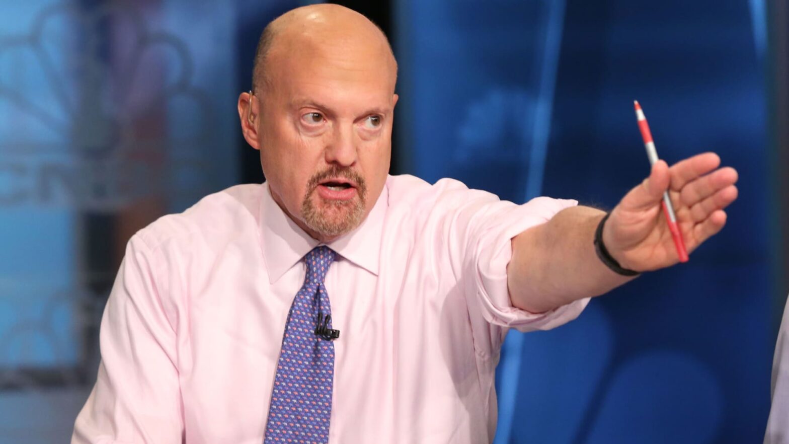 jim-cramer-gives-a-tactical-look-at-the-market-rotation-out-of-tech-stocks